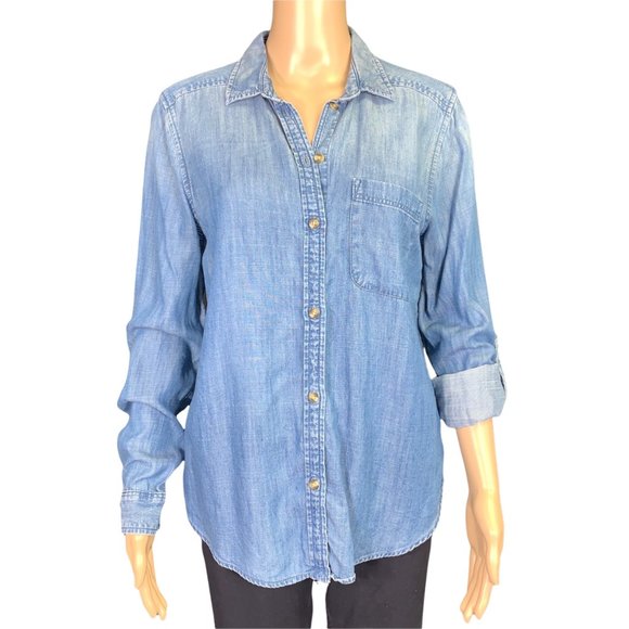 American Eagle Outfitters Tops - American Eagle Boyfriend Fit Denim Button Down Top Medium EUC